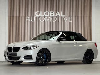 BMW 2-serie Cabrio M235i - AUTOMAAT - PARELMOER WIT - LEER - NAVIGATIE - HARMAN KARDON - M PERFORMANCE UITLAAT