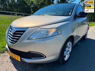 Lancia Ypsilon 0.9 TwinAir Silver AUTOMAAT met schuifdak, leder en airco