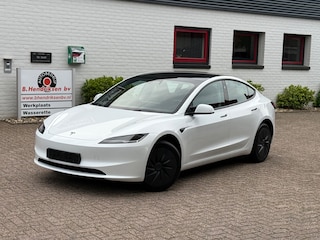 Tesla Model 3 60 KWH Standard achterwielaandrijving/ LFP accu/ Stoelverwarming/ Warmtepomp/ Camera voor/ Knipperlicht hendel/ Nieuwe auto