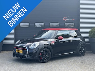 Mini Mini/Clubman/Cabrio 3-Deurs 2.0 | Camera | Harmon Kardon | Head-Up Display | Stoelverwarming | Navigatie |