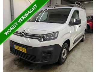 Citroën Berlingo 1.2 Benzine 111PK Euro6 / Distributie is vervangen / Trekhaak / RVS imperiaal  / Schuifdeur / Airco / Pdc./