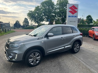 Suzuki Vitara 1.4 Boosterjet Select Smart Hybrid AUTOMAAT // Trekhaak en 1500 kilo trekgewicht // Spoiler // Rijklaarprijs!