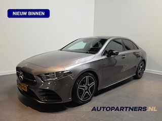 Mercedes-Benz A-klasse 180 Business Solution AMG - Apple Carplay/Android Auto - Stoelverwarming - Sfeerverlichting - Alcantara/Leder