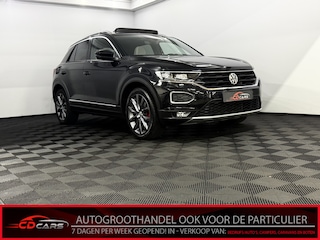 Volkswagen T-Roc 1.5 TSI Sport Panoramadak, Camera, Virtual desk, Apple carplay, Leder, Elektrische achterklep, Cruise control .