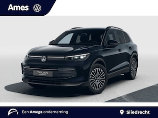 Volkswagen Tiguan 1.5 eHybrid 204pk DSG Life Edition | Trekhaak | Design pakket 'Dark' | Verwarmbare stoelen + stuur + bank