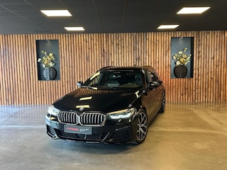 BMW 5-serie Touring 520d Business Edition Plus / Camera / Stuurverwarming / Sfeerverlichting / Carplay / DAB / Leder