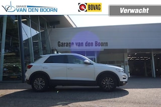 Volkswagen T-Roc 1.5 TSI Style, Stuur- en Stoelverwarming, Trekhaak, PDC rondom etc.