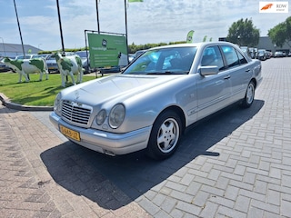 Mercedes-Benz E-klasse 230 Avantgarde / Zeer nette auto / APK mei 2028