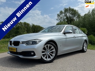 BMW 330e Centennial High Executive Automaat / 1e Eigenaar / Schuifdak / HUD / Sport-Leder / Camera / Navi / Clima / PDC /