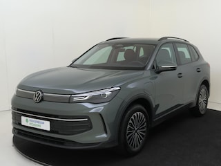 Volkswagen Tiguan 1.5 eHybrid Life Edition | SoH 98% | Trekhaak | Adaptieve demping | Dodehoek detectie | Stoelverwarming voor en achter | Dodehoek detectie | Parkeerassistent | Navigatie |