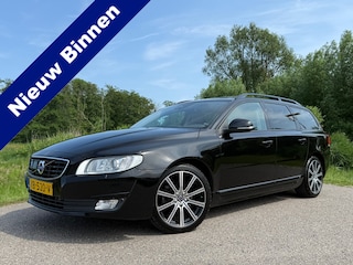 Volvo V70 2.0 T4 Inscription Edition / Schuifdak / Leder / Key-Less / Trekhaak / Navi / Clima / Stoelverwarming / PDC / Cruise /