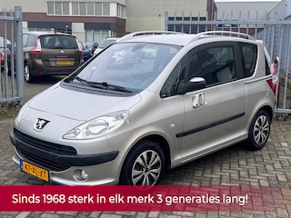 Peugeot 1007 1.4-16V Gentry NL AUTO NAP! NIEUWE D-RIEM! Airco ECC l CRUISE l PDC l Elek deuren l Elek pakket l TOPSTAAT!
