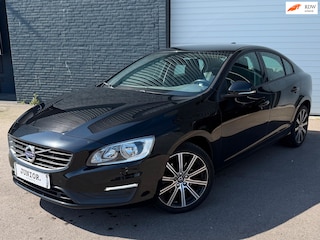 Volvo S60 2.0 T3 Momentum BLIS/STOEL/STUURVERWARMING/KEYLES
