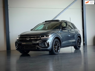 Volkswagen T-Roc 1.5 TSI R-Line, Panodak, Trekhaak, Zomer en Winterbanden, ACC, Black Pack