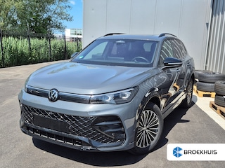 Volkswagen Tiguan 1.5 eHybrid R-Line Edition 272Pk DSG/AUTO | Head-up Display | Glazen panorama-dak | Trekhaak uitklapbaar | Rondomzicht camera | Adaptief cruise control | Keyless entry/start | Stoel/stuur verwarming | Stoel ventilatie | Parkeer assistent | Apple carplay Android auto | Dodehoek detectie | DAB | Matrix led lampen | 18"LMV