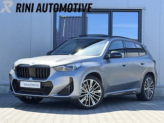 BMW X1 xDrive30e 326 PK | High Executive | Pano | Frozen Grey | Trekhaak | Leder | 20 inch