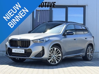 BMW X1 xDrive30e 326 PK | High Executive | Pano | Frozen Grey | Trekhaak | Leder | 20 inch