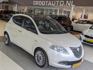 Lancia Ypsilon 0.9 TwinAir Platinum Automaat Panoramadak, Airco, Cruise Control, Stuurbekrachtiging