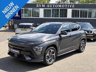 Hyundai Kona 1.6 GDI HEV N Line FULL OPTION|  STOELVERWARMING + VENTILATIE| STUURVERWARMING| ELEK. STOEL| ELEK. ACHTERKLEP| ADAPTIVE CRUISE CONTROL| 360 CAMERA | ALL SEASON BANDEN |