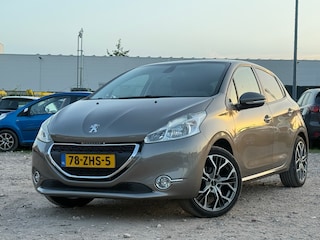 Peugeot 208 1.2 VTi Envy/ LM VELGEN