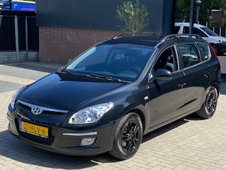 Hyundai i30 CW 1.6i Dynamic NIEUWSTAAT XENON AIRCO ELEKT PAKKET