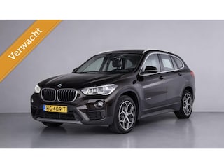 BMW X1 sDrive20i AUTOMAAT*NL AUTO*AFN. HAAK*LEDER*STOELVERW*HEAD UP