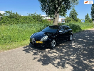 Alfa Romeo Giulietta 1.4 T Distinctive 1e Eigenaar Airco Cruise Leder Bekleding Pdc Achter