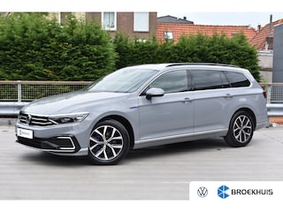Volkswagen Passat Variant GTE | Elektrisch wegklapbare trekhaak | Matrix LED | 360 graden camera | Adaptieve onderstelregeling | Elektrische achterklep