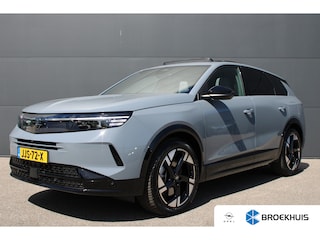 Opel Grandland 1.6 Turbo Plug-in-Hybrid Business Edition GS | Panorama/schuifdak | Trekhaak | All season | Focal | Navigatie | Camera | NL auto | 9.000km |