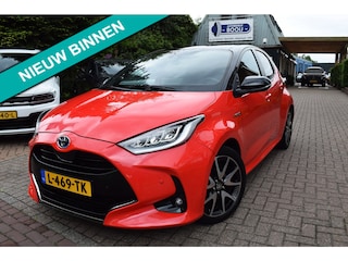 Toyota Yaris 1.5 Hybrid Launch Edition AUTOM/NAVI/ADAP-CRUISE/CARPLAY/AIRCO/PDC V+A/CAMERA//HEAD-UP/XENON/LMW 17"/STOEL VERW/USB