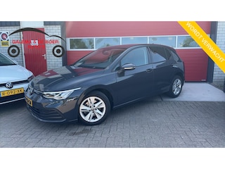 Volkswagen Golf 1.0 eTSI Life AUTOMAAT / TREKHAAK / SFEER / CARPLAY / NAVI / CLIMA / PDC / ACC / DAB+ / NL-AUTO
