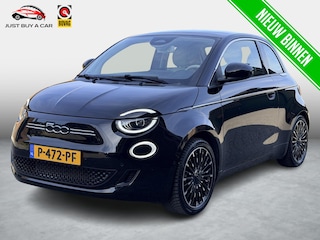 Fiat 500 La Prima 42 kWh Black Package SoH 92,2% / Panorama dak / Leder / 3 Fase / Stoelverwarming / Technology Pack / Pack Winter /