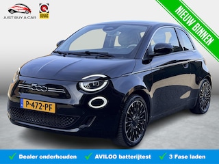Fiat 500 La Prima 42 kWh Black Package SoH 92,2% / Panorama dak / Leder / 3 Fase / Stoelverwarming / Technology Pack / Pack Winter /