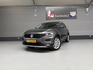 Volkswagen T-Roc 1.5 TSI SPORT/IQ LIGHT/ADAPTIVE/DODE HOEK/DIGI CP/CARPLAY/CAM/ENZ