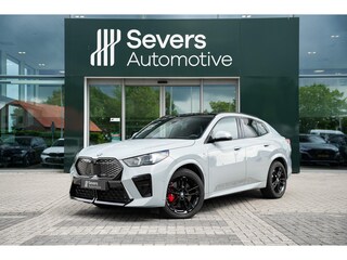 BMW iX2 eDrive20 67 kWh l M Sportpakket Pro l Innovation pack l trekhaak elektrisch l  Glazen panoramadak l Elektrische voorstoelen l Harman Kardon Audio l