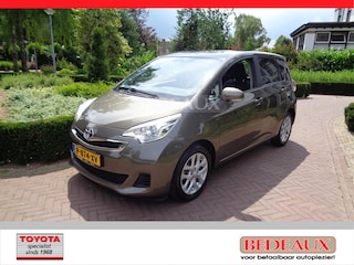 Toyota Verso-S 1.3 VVT-i 99pk Aut Trend bij Toyota specialist , rijklaar met 12 maanden BOVAG garantie!