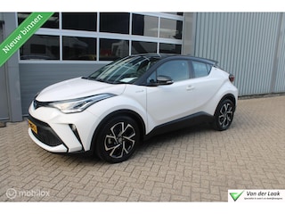 Toyota C-HR 1.8 Hybrid Dynamic | NL Auto Boekjes | Trekhaak | Parkeersensoren voor en achter |