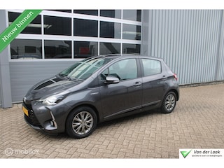 Toyota Yaris 1.5 Hybrid Design | Trekhaak | Sportvelgen | Navigatie | NL Auto Boekjes.
