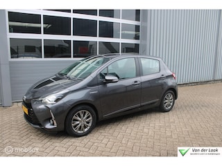 Toyota Yaris 1.5 Hybrid Design | Trekhaak | Sportvelgen | Navigatie | NL Auto Boekjes.