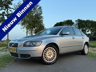 Volvo S40 2.4 Edition II Automaat / 2e Eigenaar / H-Leder / Clima / Trekhaak / 16" Velgen / PDC / Cruise / Nieuwe Distributieriem!