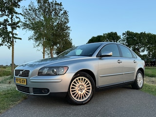Volvo S40 2.4 Edition II Automaat / 2e Eigenaar / H-Leder / Clima / Trekhaak / 16" Velgen / PDC / Cruise / Nieuwe Distributieriem!