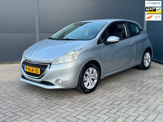 Peugeot 208 1.2 VTi Envy / navi / Nw -Riem / Nap