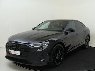 Audi E-tron 55 quattro S edition 95 kWh | SoH 100% | Lederen bekleding | Parkeerassistent | Dodehoek detectie | Memory bestuurdersstoel | Stoelverwarming | Achteruitrijcamera | Optiek zwart Plus |