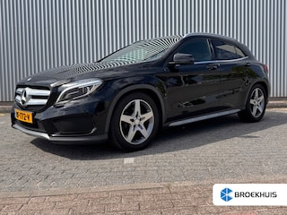 Mercedes-Benz GLA 180 AMG Night Edition Plus Automaat | Afneembare Trekhaak | Navigatie | Camera | Cruise Control | Stoelverwarming | | Airco | Audioinstallatie met CD-speler | Bi-xenon koplampen