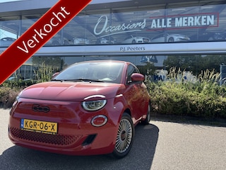 Fiat 500 24 kWh 3+1 RED Achteruitrijcamera - Airco - Navigatie - Parkeersensoren achter - Apple carplay - Bluetooth - Cruise control - Keyless start - Led verlichting - Stuur multifunctioneel - Rijstrooksensor - Elektrische ramen