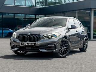 BMW 118i Executive Edition | Shadow | Trekhaak | 19 Inch