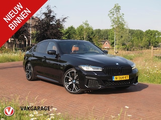 BMW 530e Business Edition Plus | Panoramadak | Sfeerverlichting | Laser LED | Apple Carplay |
