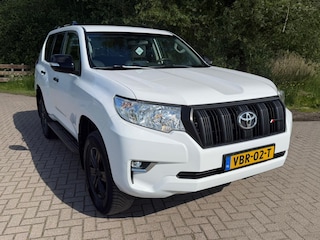 Toyota Land Cruiser 150 2.8 D-4D-F Comfort Window Van