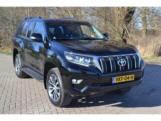 Toyota Land Cruiser 150 2.8 D-4D-F Professional Window Van
