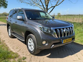 Toyota Land Cruiser 150 2.8 D-4D-F LX Window Van